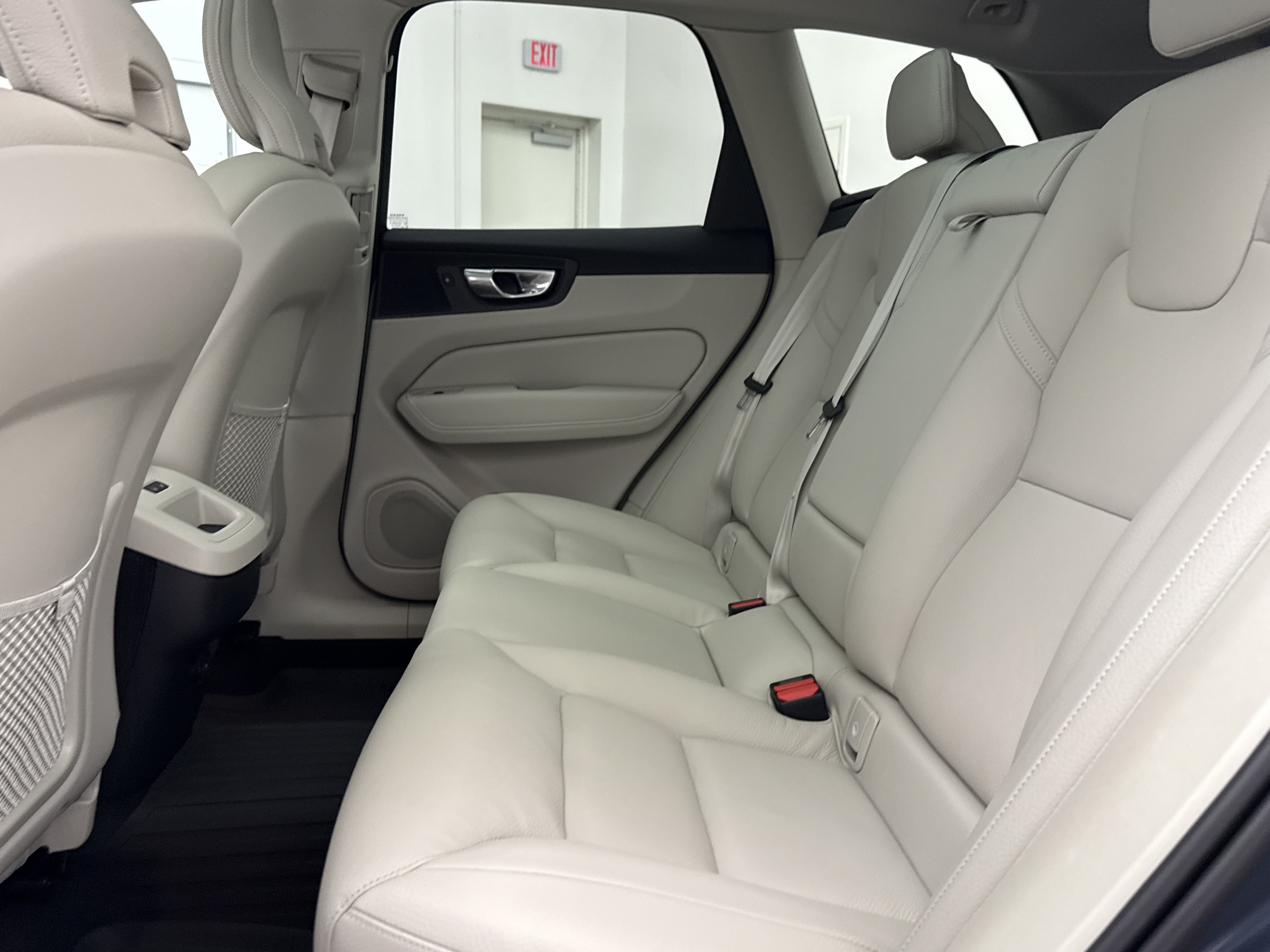 Used 2024 Volvo XC60 B5 Plus w/ Protection Package Premier AWD/4WD image 25