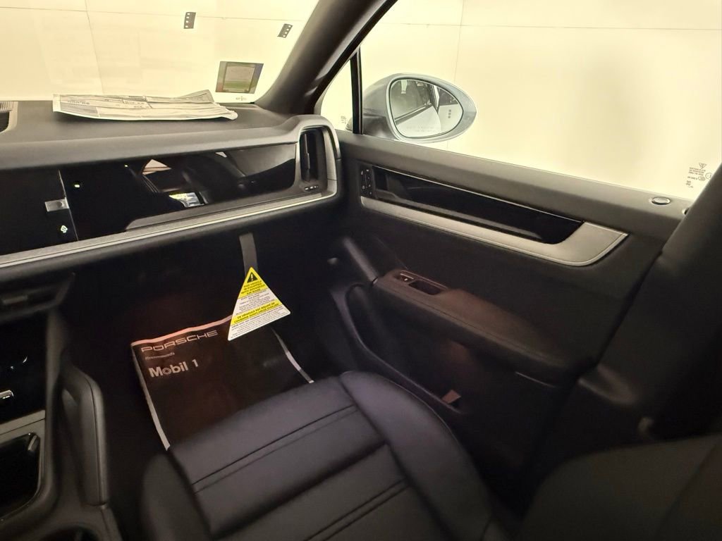 New 2026 Porsche Cayenne Coupe image 23