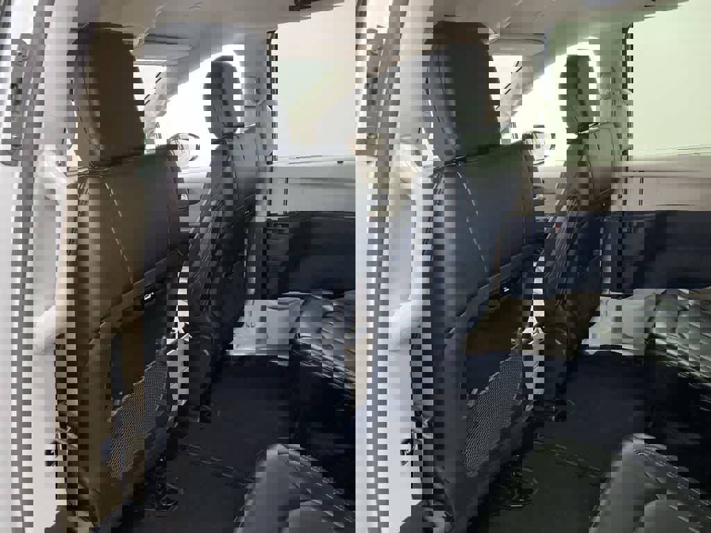 Used 2024 Chrysler Pacifica Touring-L image 15