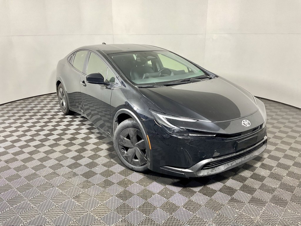 Used 2025 Toyota Prius LE image 4