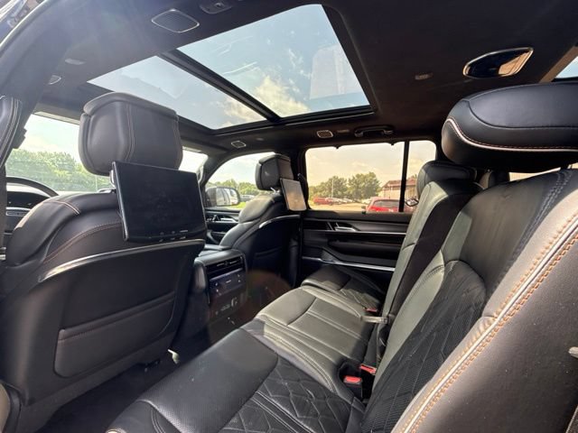 Used 2023 Jeep Grand Wagoneer Series III w/ Rear Seat Video Group 1 AWD/4WD image 13