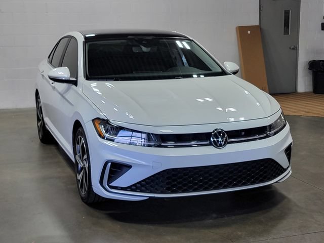 Used 2025 Volkswagen Jetta SEL FWD image 4