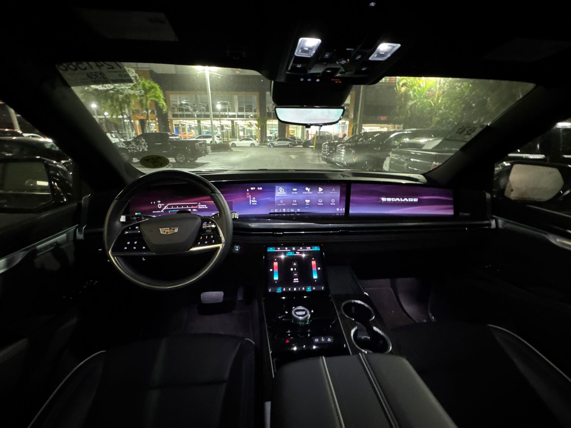 Used 2025 Cadillac Escalade Premium Luxury image 25