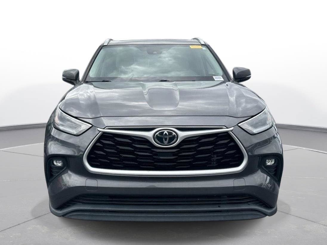 Certified 2021 Toyota Highlander XLE FWD image 3