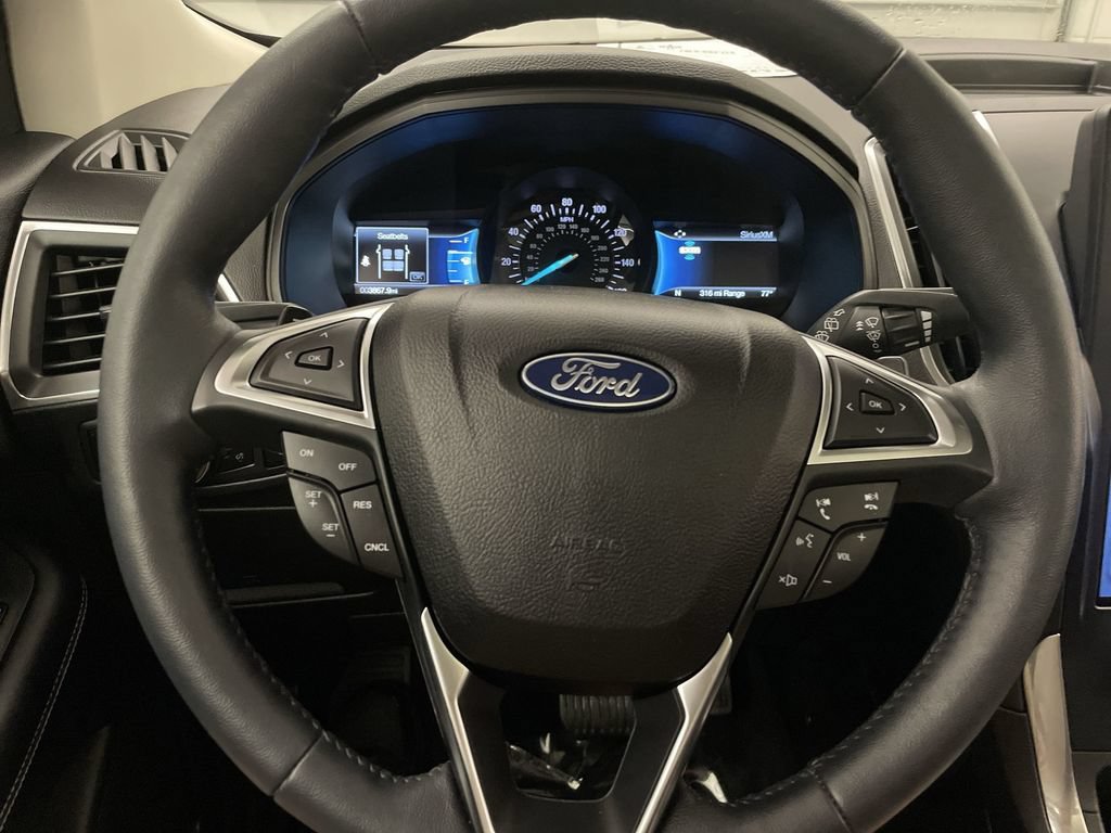 Used 2023 Ford Edge Titanium w/ Class II Trailer Tow Package AWD/4WD image 5