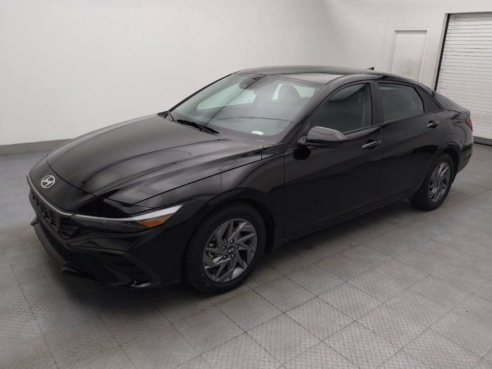 Used 2024 Hyundai Elantra Blue FWD image 2