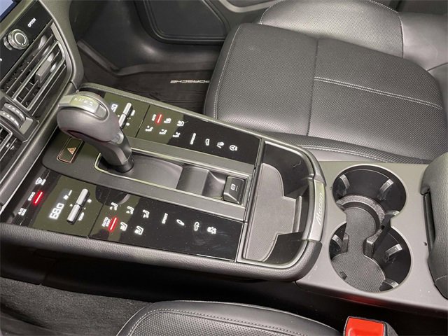 Used 2025 Porsche Macan image 34