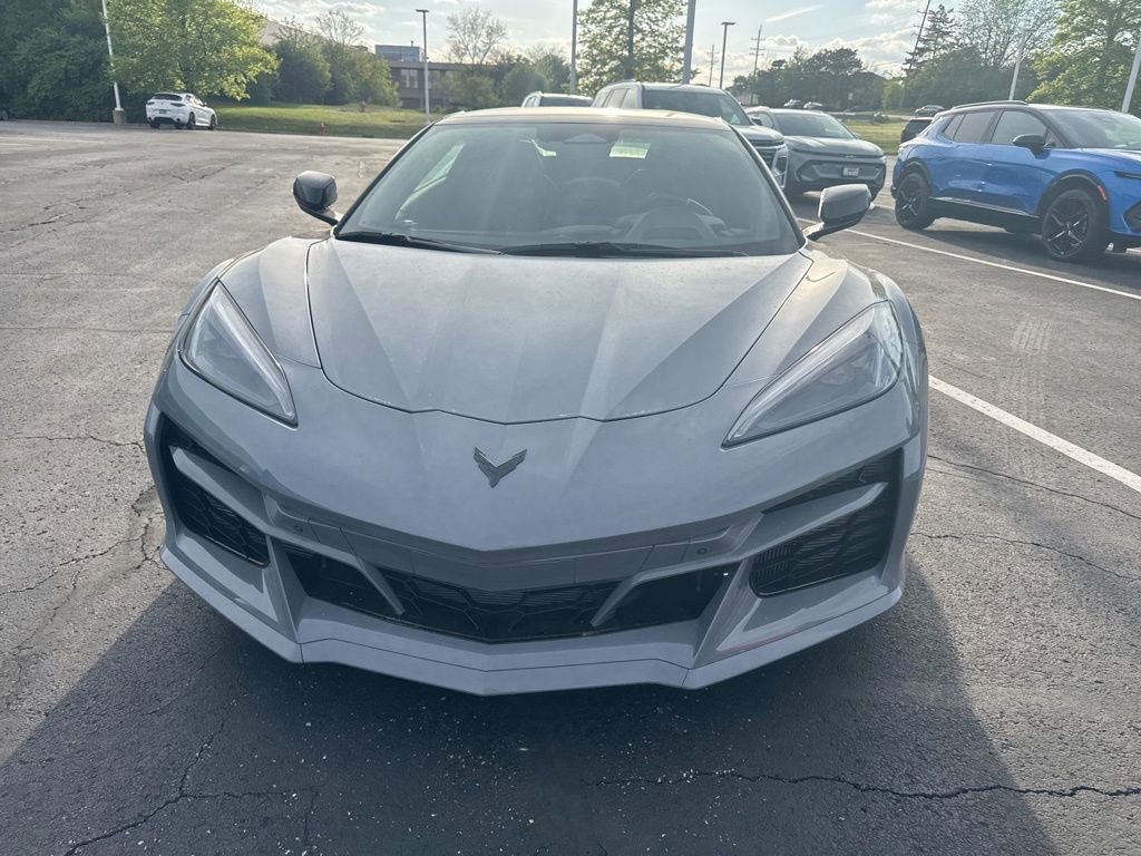 Used 2025 Chevrolet Corvette E-Ray w/ Stealth Interior Trim Package AWD/4WD image 2