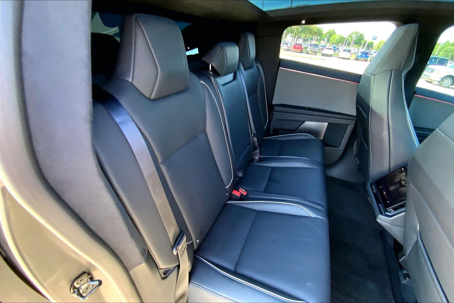 Used 2024 Tesla Cybertruck AWD Crew Cab image 18