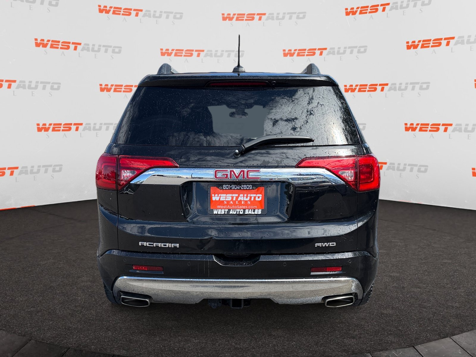 Used 2017 GMC Acadia Denali w/ Technology Package AWD/4WD image 4