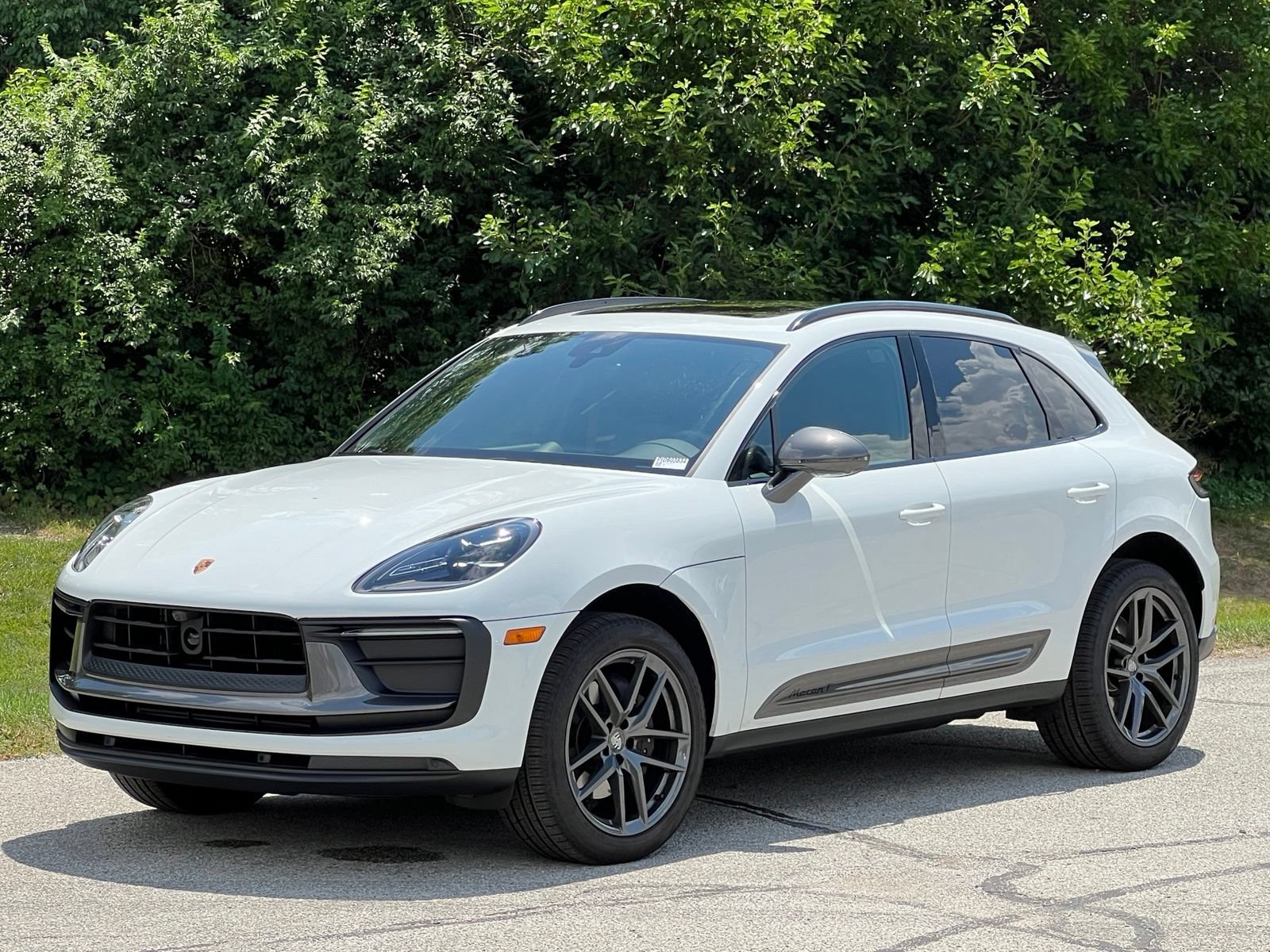 Certified 2026 Porsche Macan Turbo AWD/4WD image 1