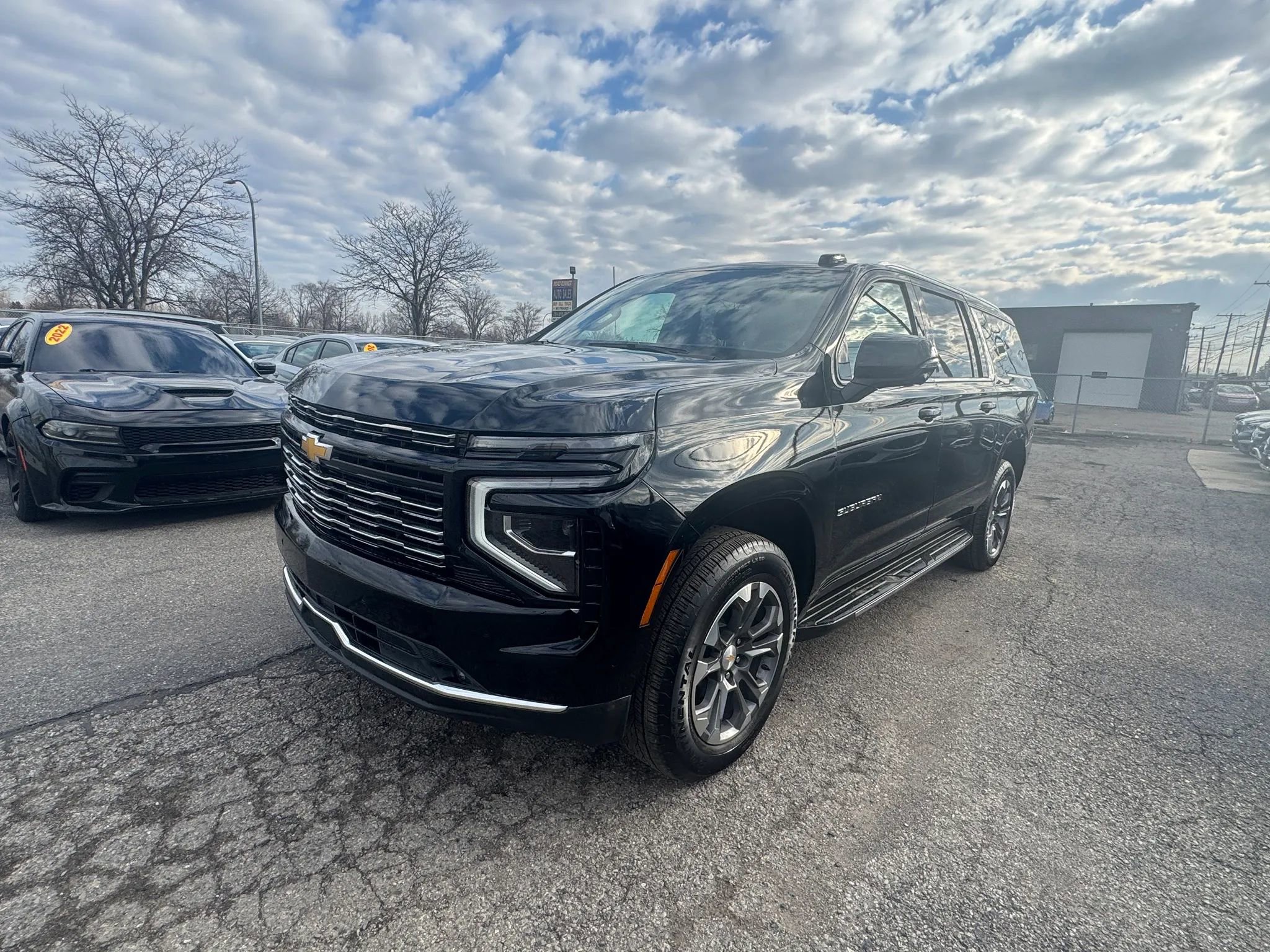 Used 2025 Chevrolet Suburban LT w/ Comfort Package image 1