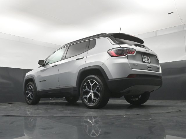 Used 2024 Jeep Compass Limited AWD/4WD image 22