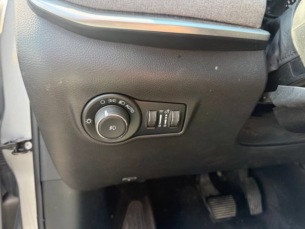 Used 2024 Jeep Compass Latitude AWD/4WD image 17