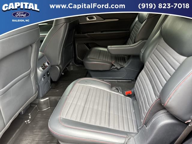 Certified 2025 Ford Explorer ST-Line w/ Premium Package AWD/4WD image 18