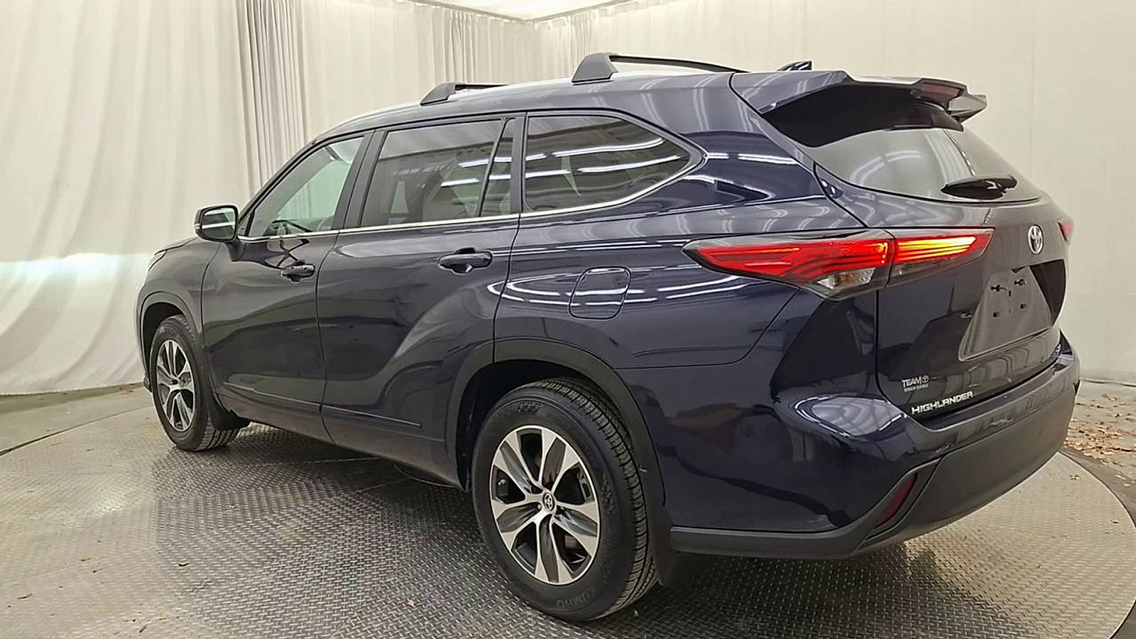 Certified 2023 Toyota Highlander XLE image 9