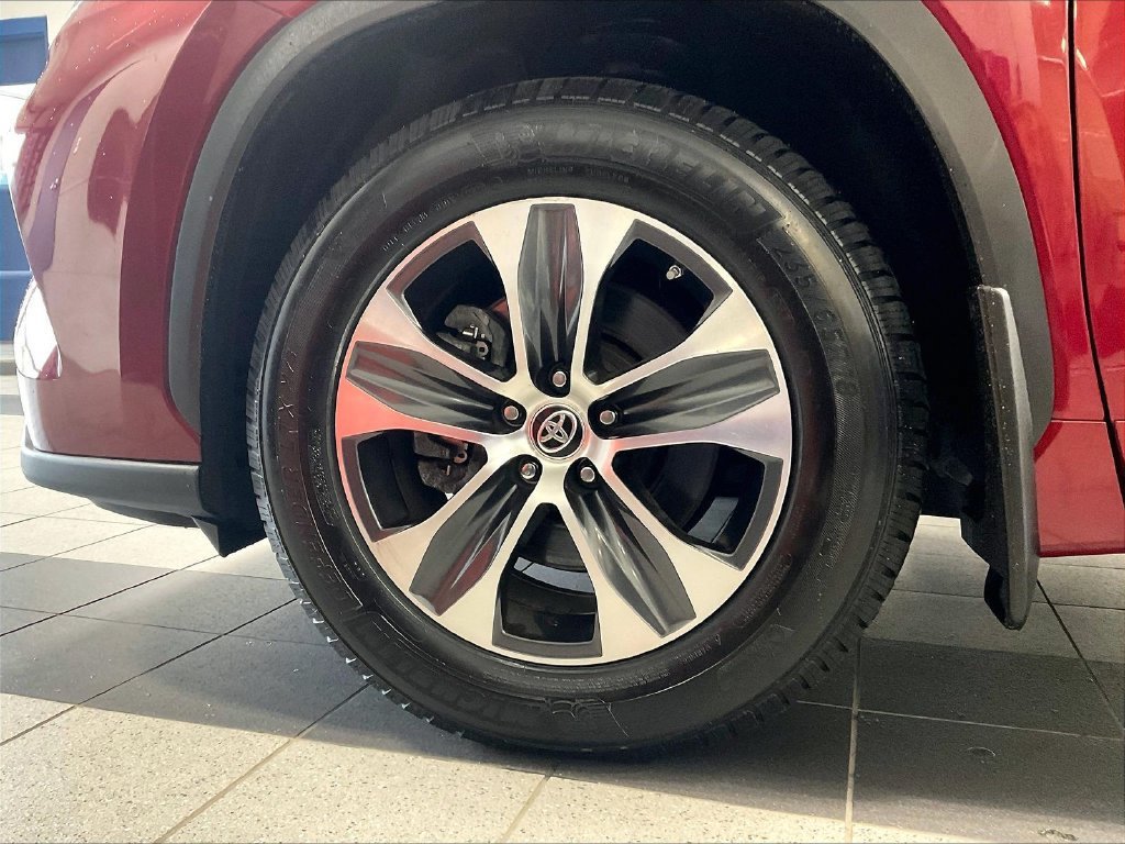 Used 2021 Toyota Highlander XLE AWD/4WD image 7
