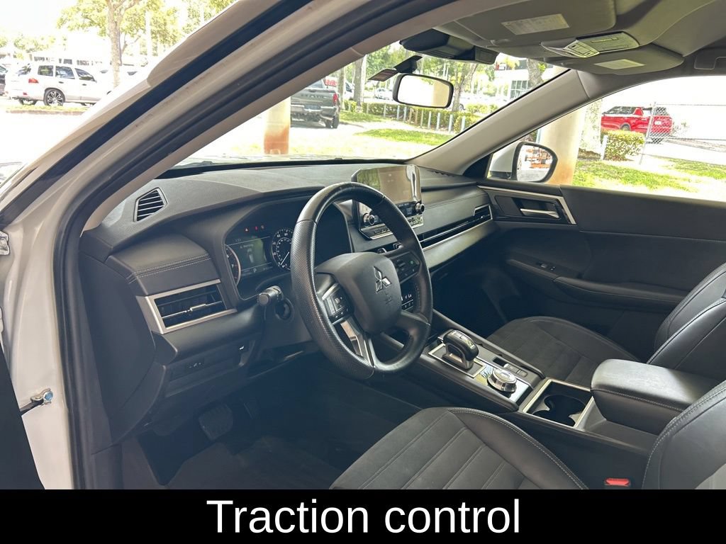 Used 2023 Mitsubishi Outlander SE FWD image 6