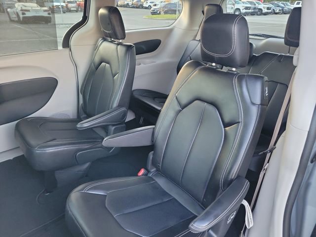 Used 2024 Chrysler Pacifica Touring-L image 10