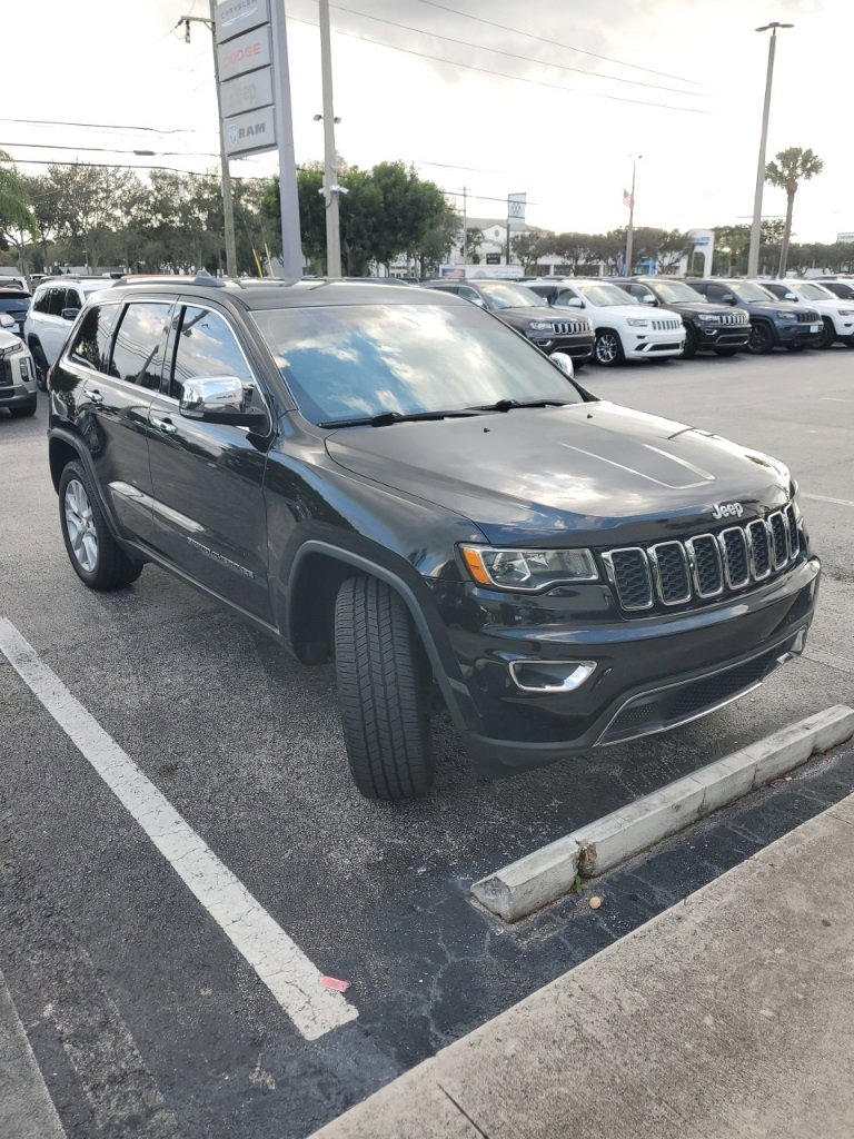 Used 2017 Jeep Grand Cherokee Limited image 3