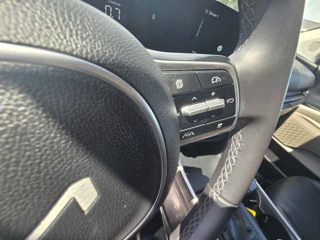 Used 2025 Kia Carnival FWD image 30