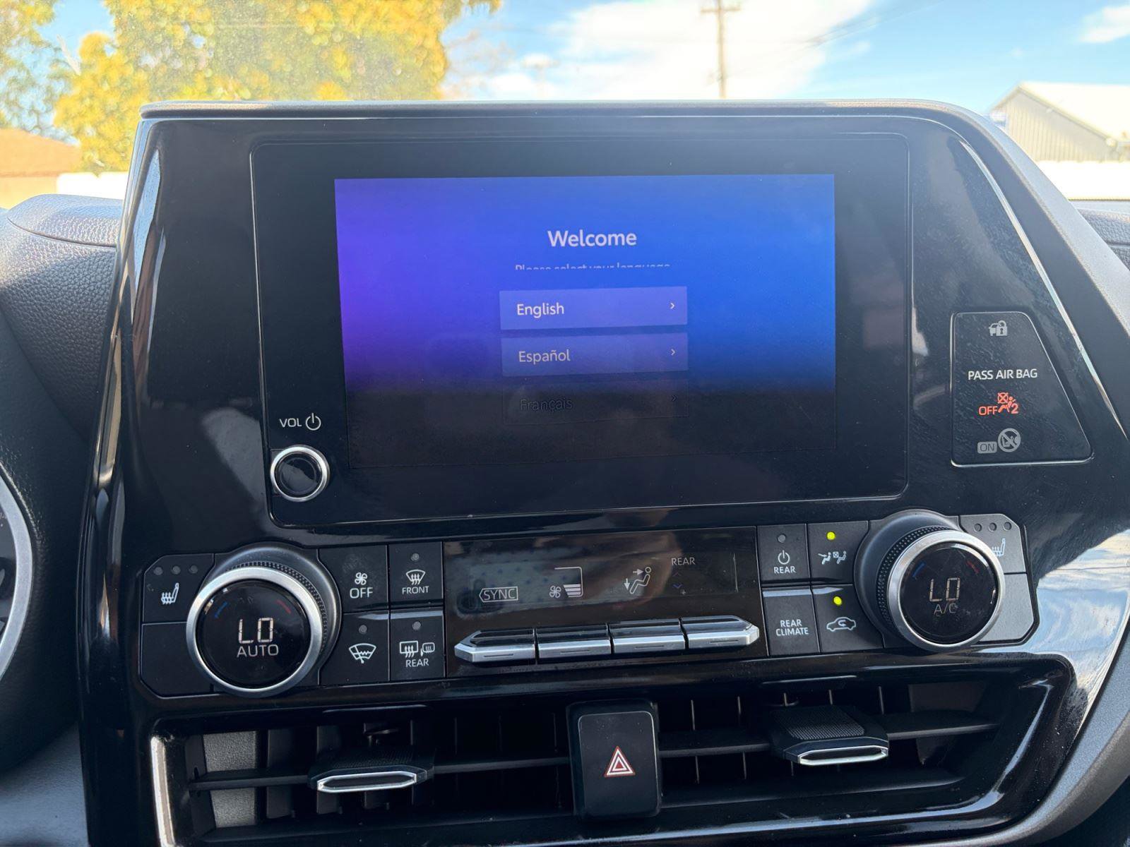 Used 2023 Toyota Highlander XLE image 12