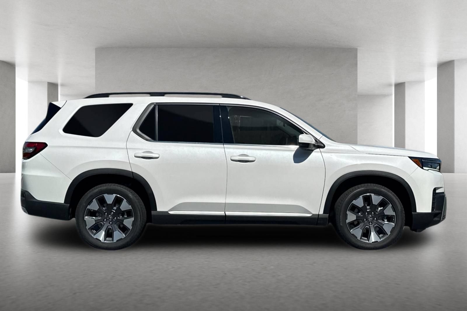 New 2026 Honda Pilot Touring image 3