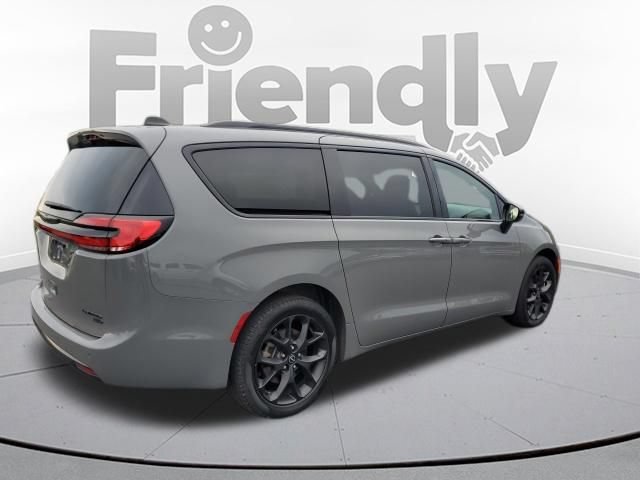 Used 2025 Chrysler Pacifica Limited AWD/4WD image 5