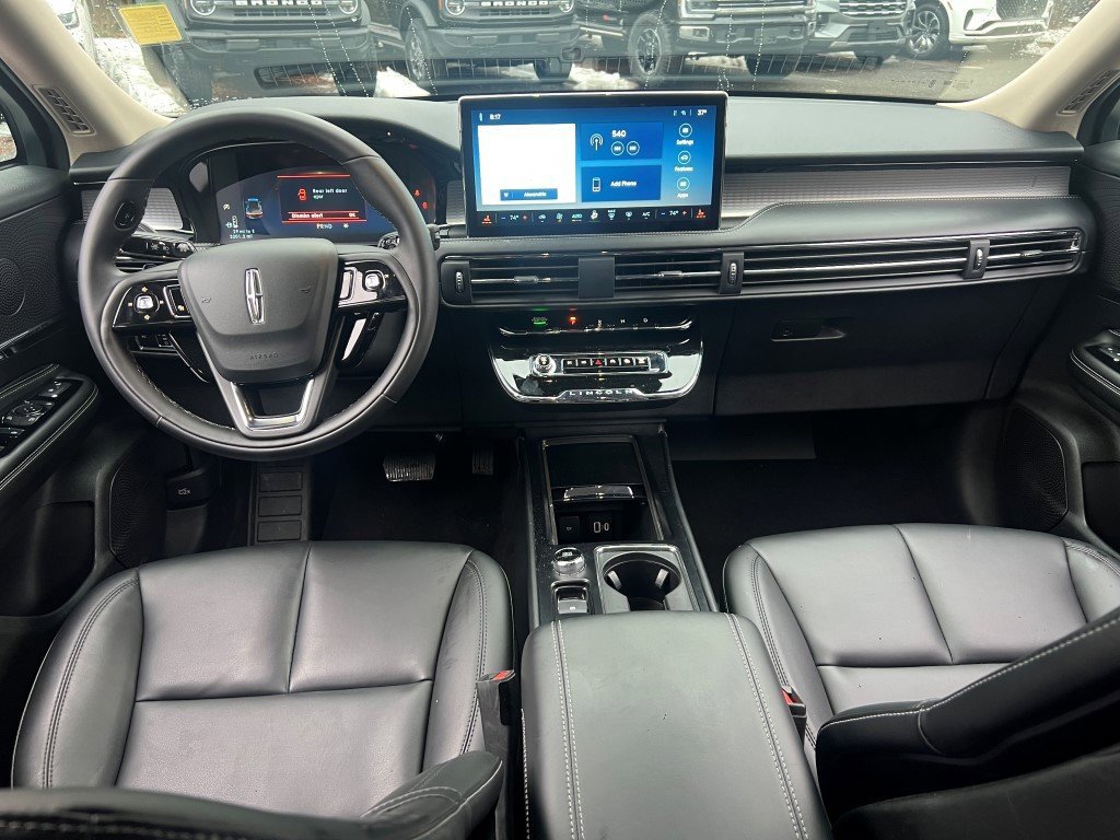 Certified 2025 Lincoln Corsair AWD image 16