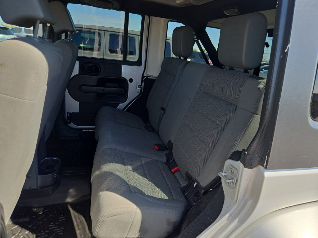 Used 2007 Jeep Wrangler Unlimited Sahara AWD/4WD image 9