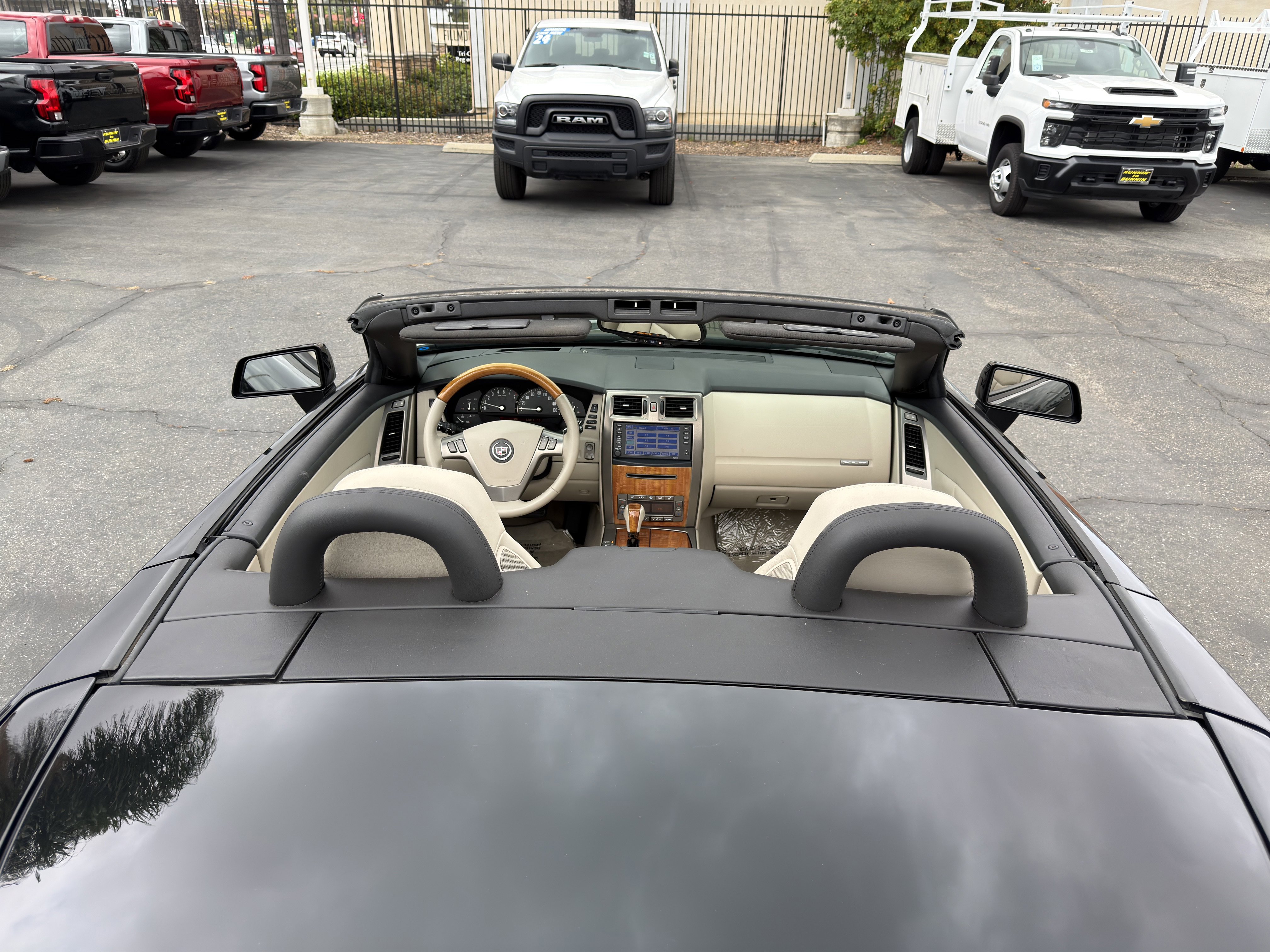 Used 2006 Cadillac XLR RWD image 19