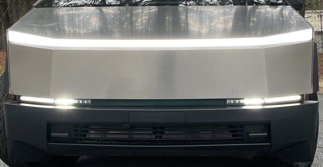 Used 2024 Tesla Cybertruck AWD Crew Cab image 3