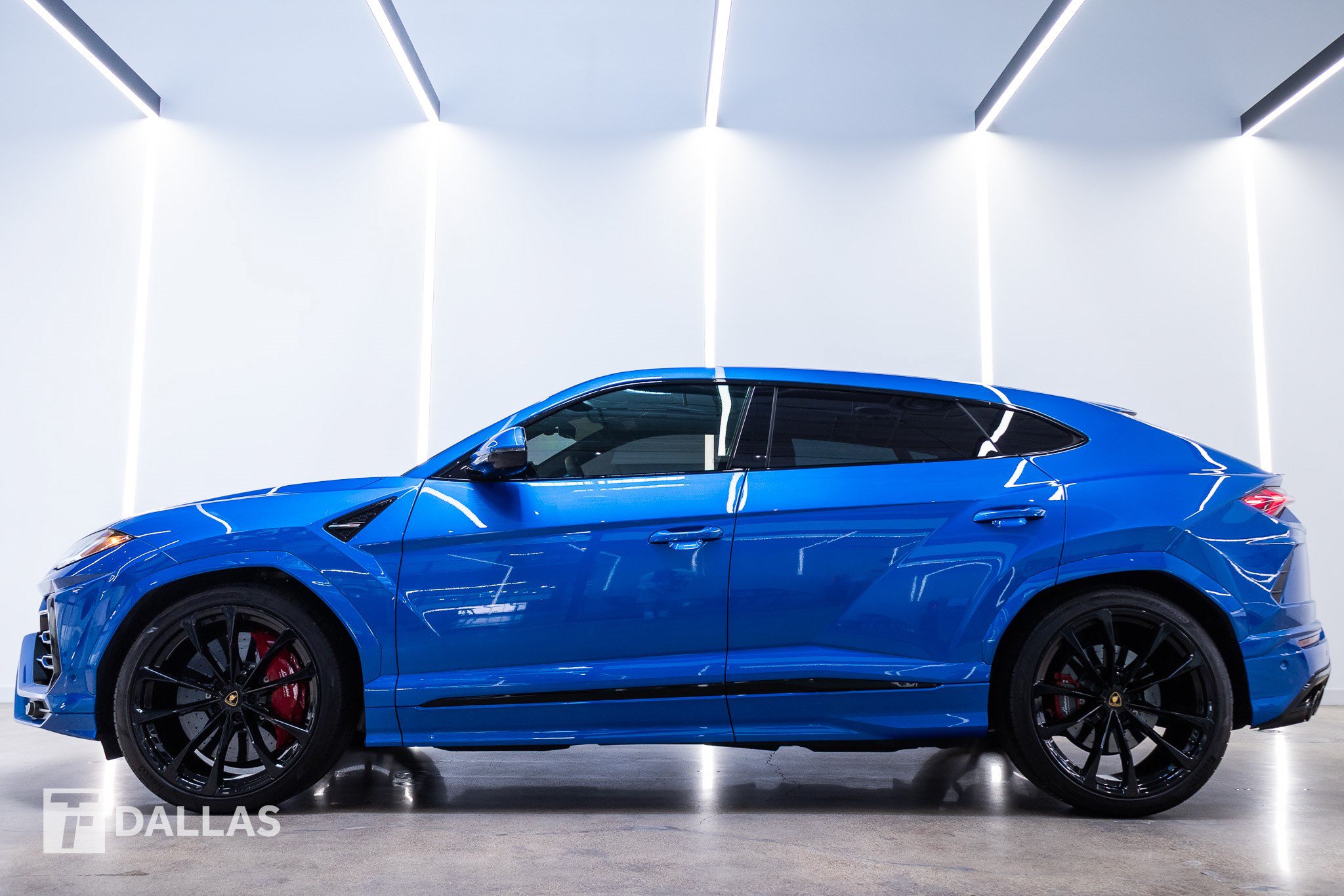 Used 2022 Lamborghini Urus AWD/4WD image 1