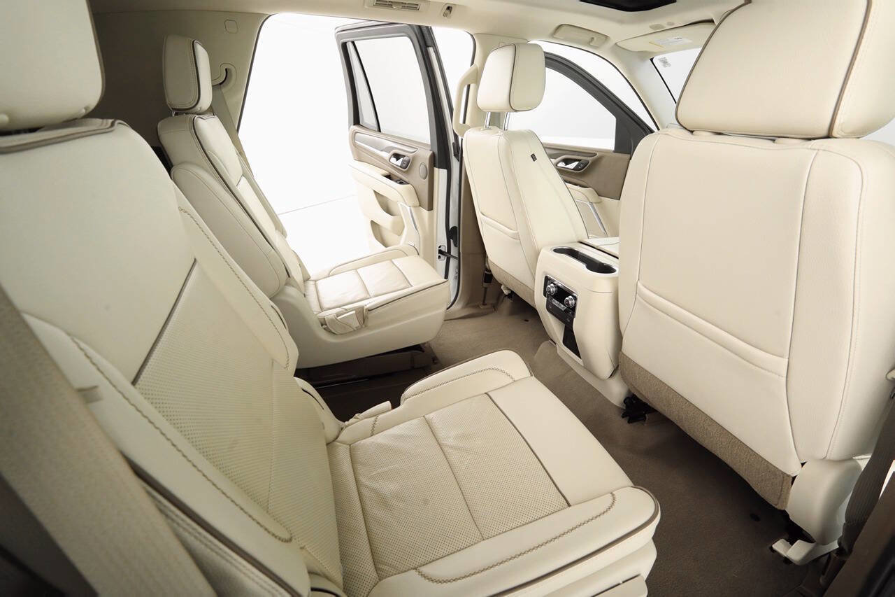 Used 2021 GMC Yukon Denali w/ Denali Premium Package image 16