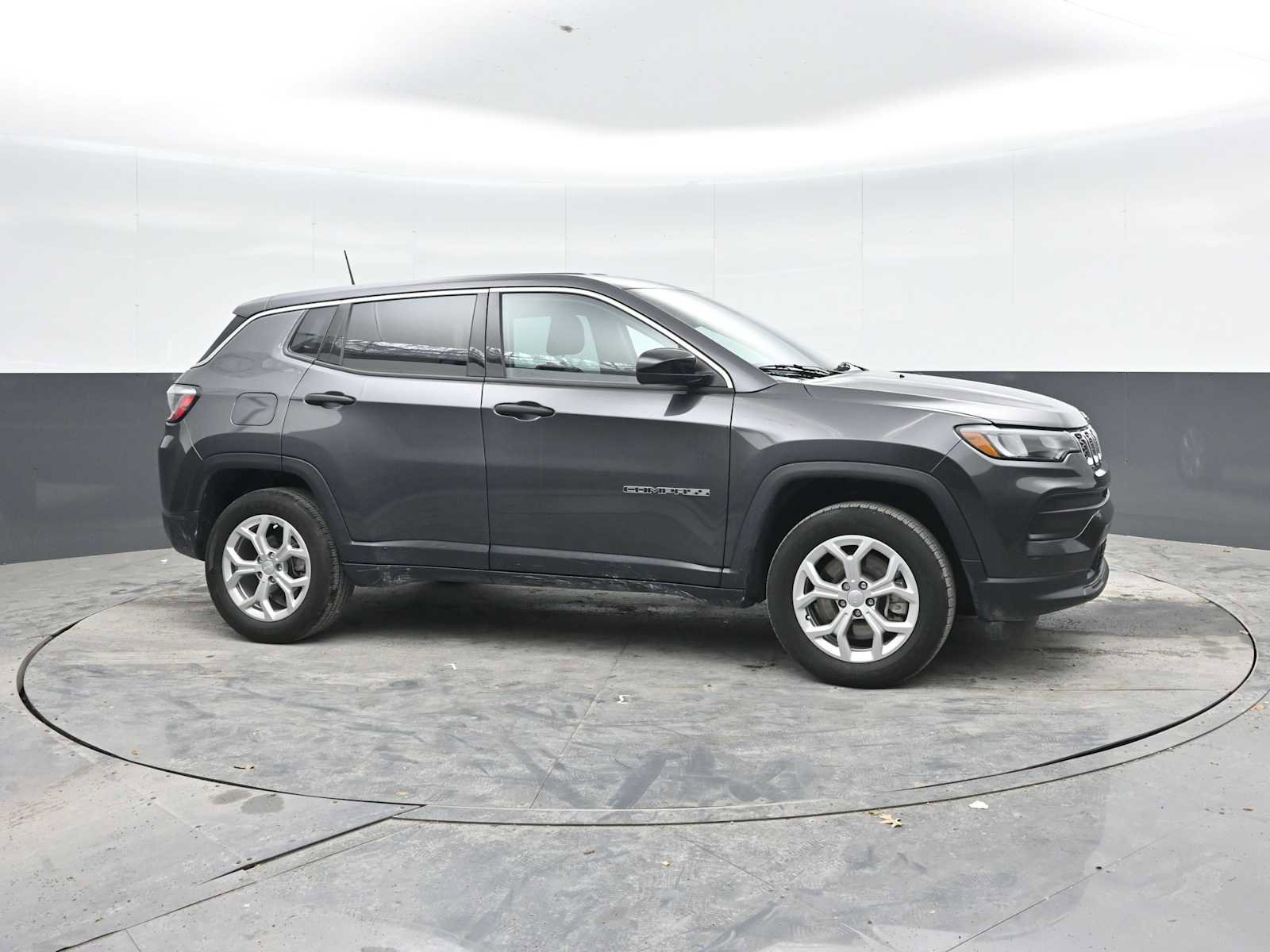 Used 2024 Jeep Compass Sport AWD/4WD image 7