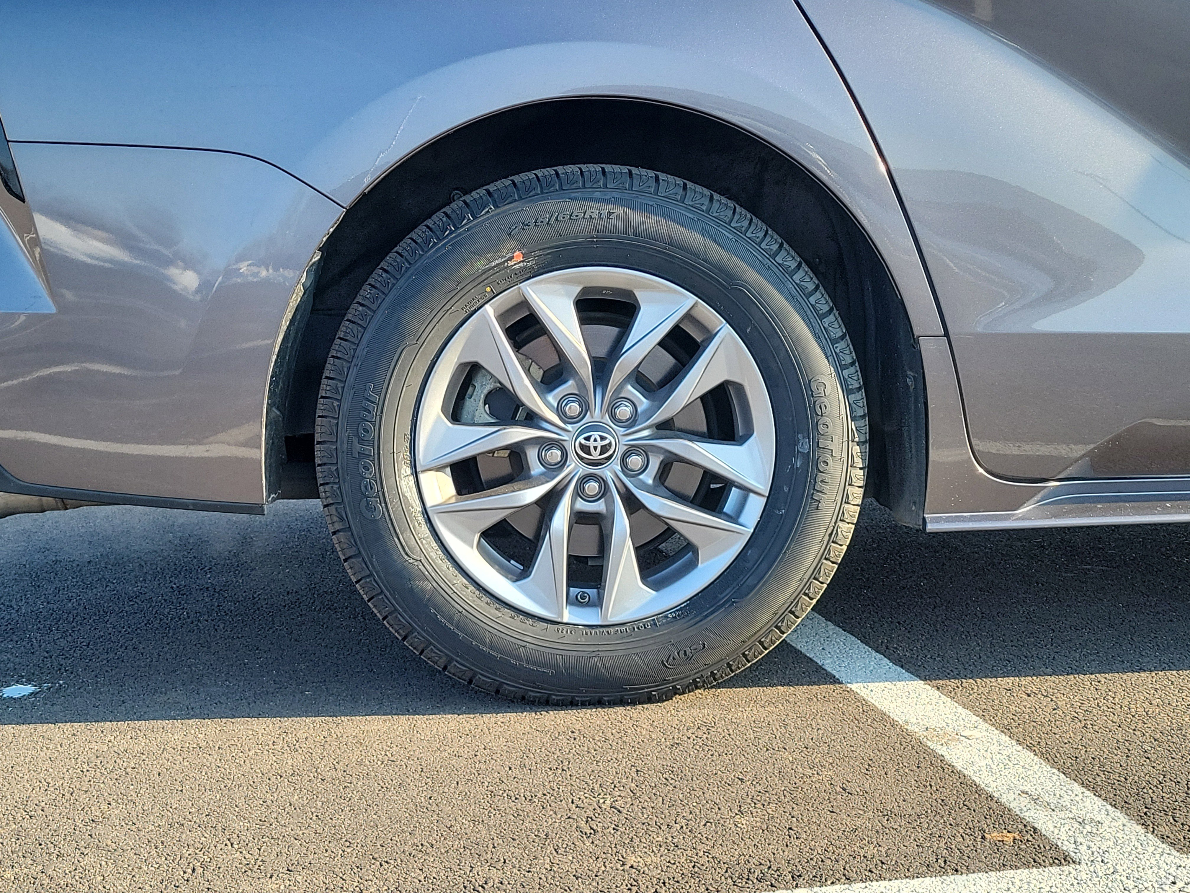 Used 2021 Toyota Sienna XLE image 5