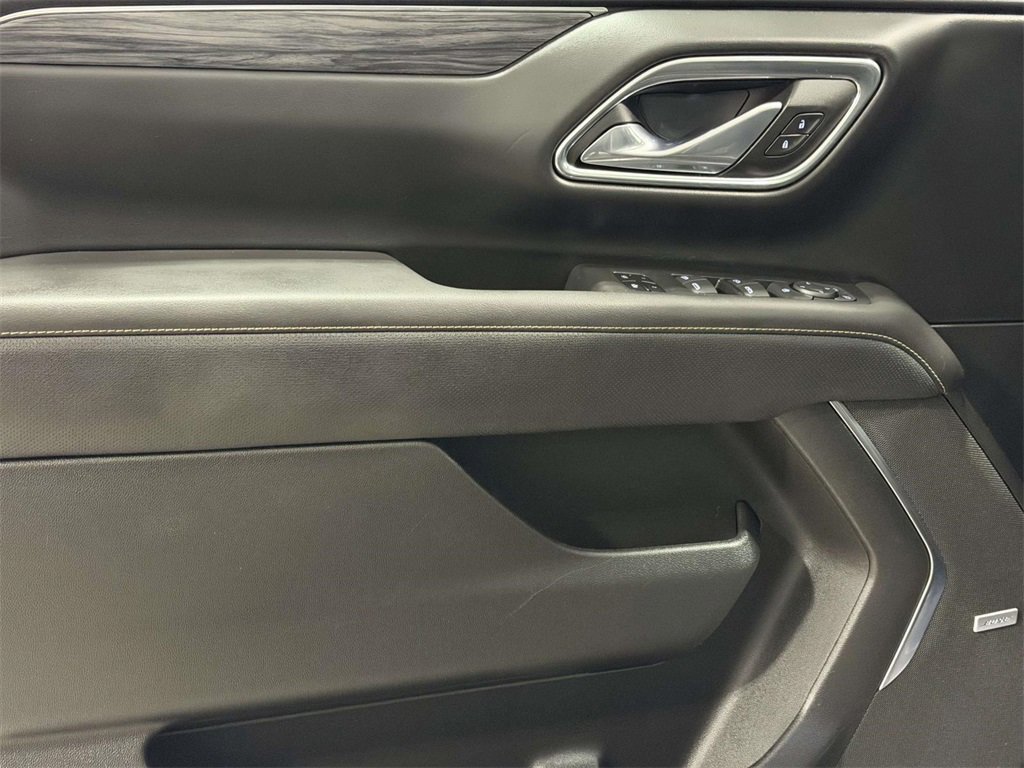 Used 2023 GMC Yukon SLT image 13