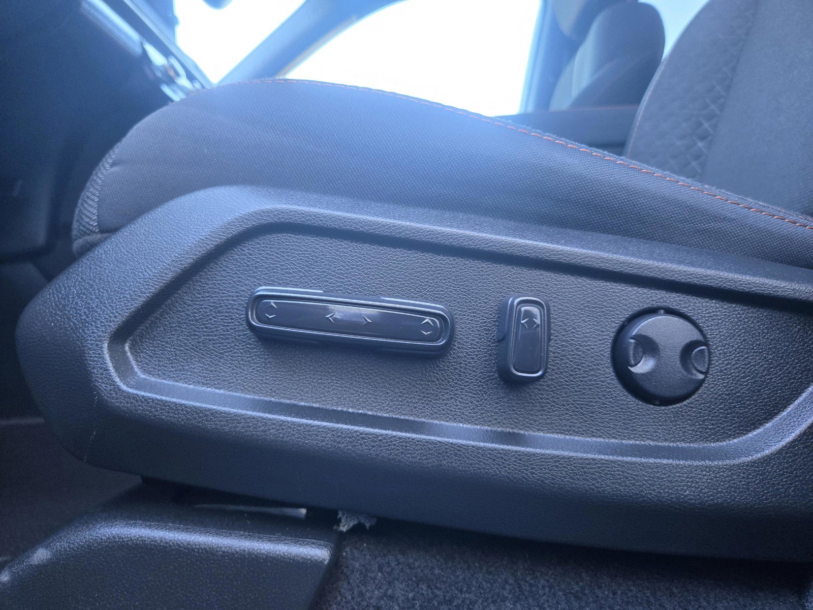 Used 2025 Honda Pilot Sport image 12