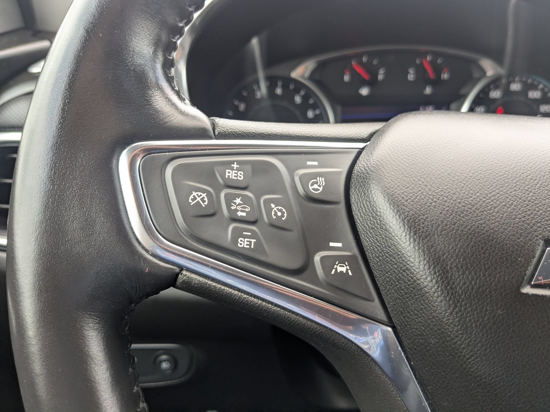 Used 2021 Chevrolet Equinox Premier FWD image 23