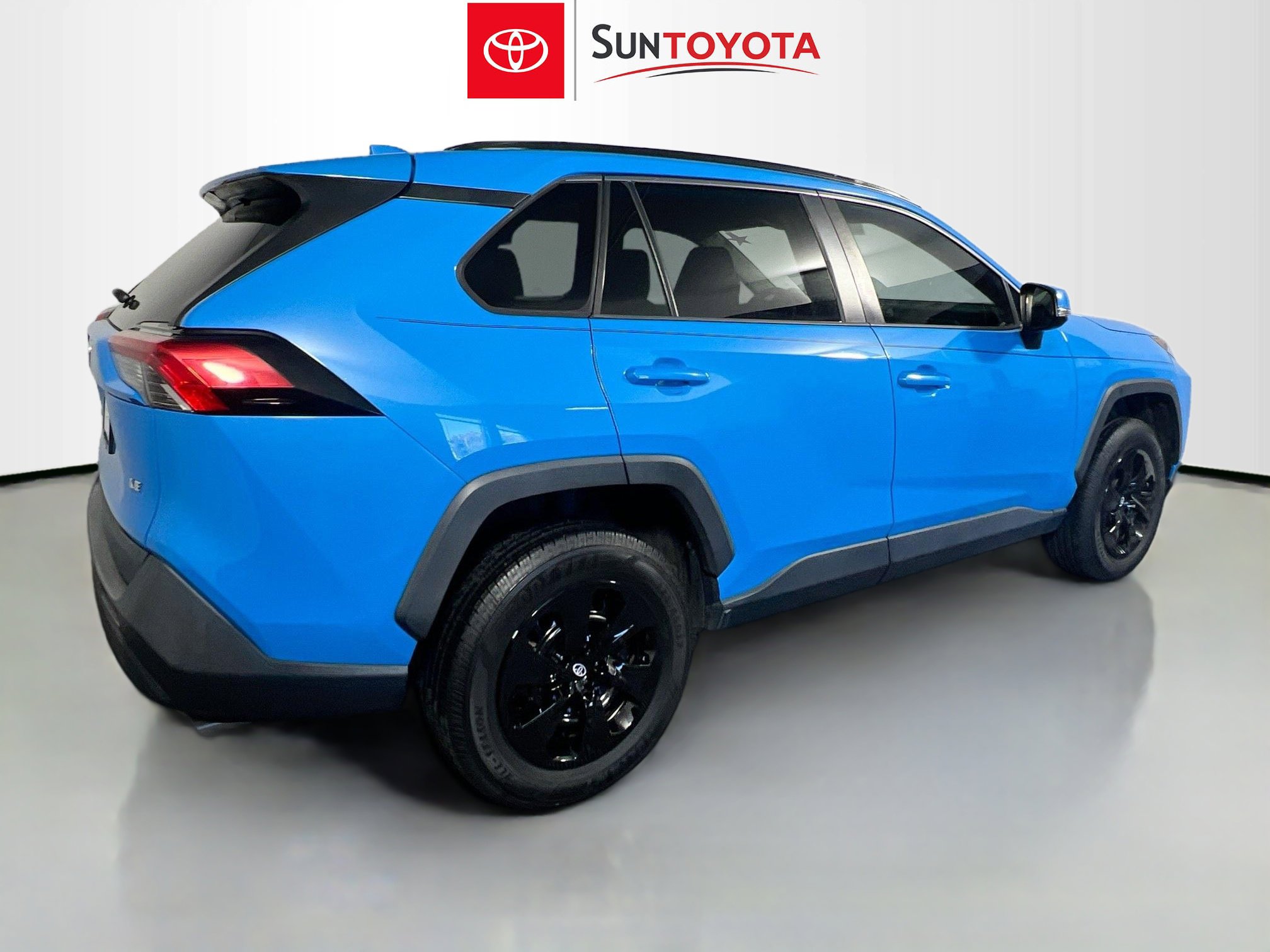 Used 2019 Toyota RAV4 LE image 4