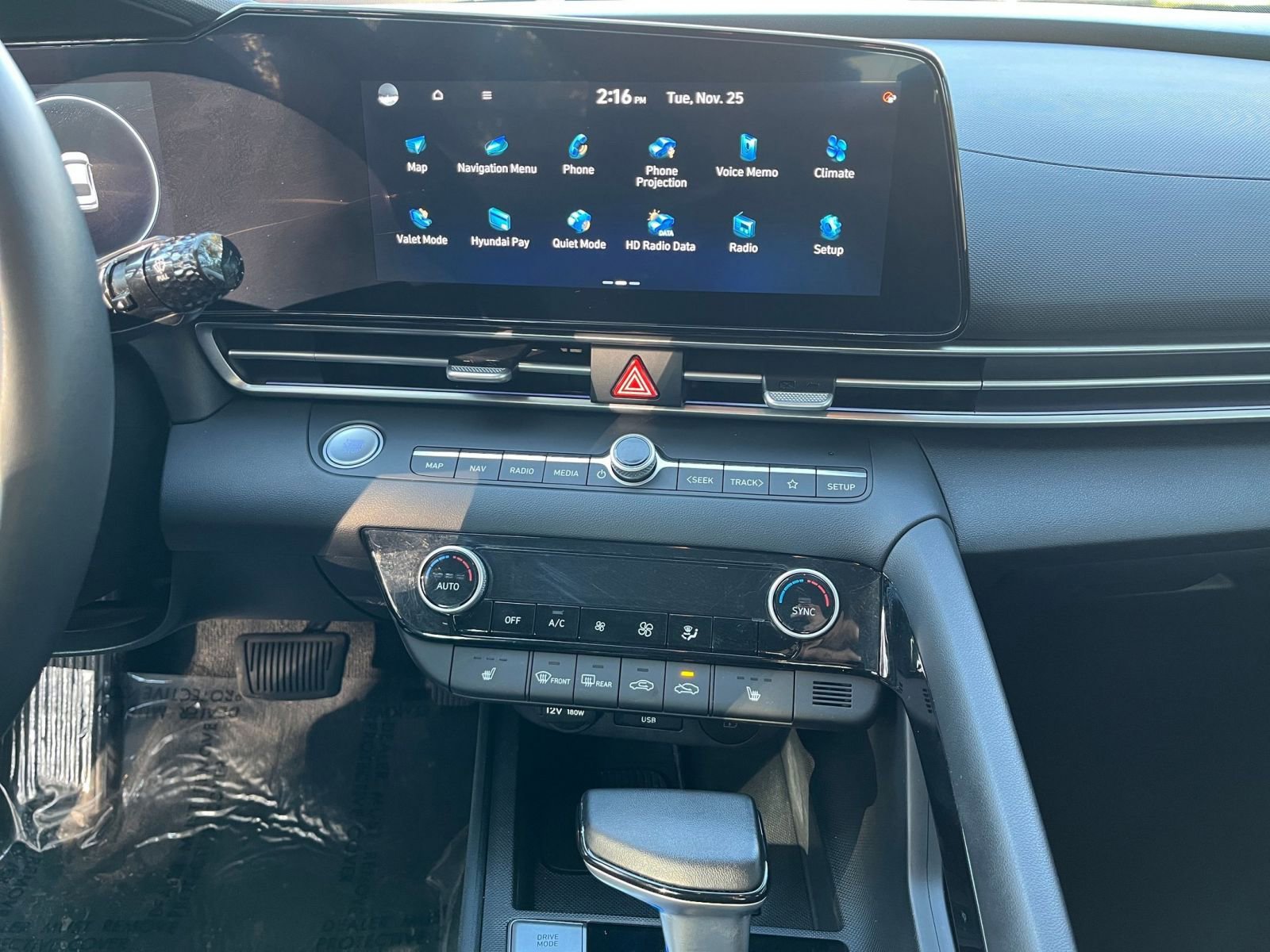 Used 2025 Hyundai Elantra SEL image 18