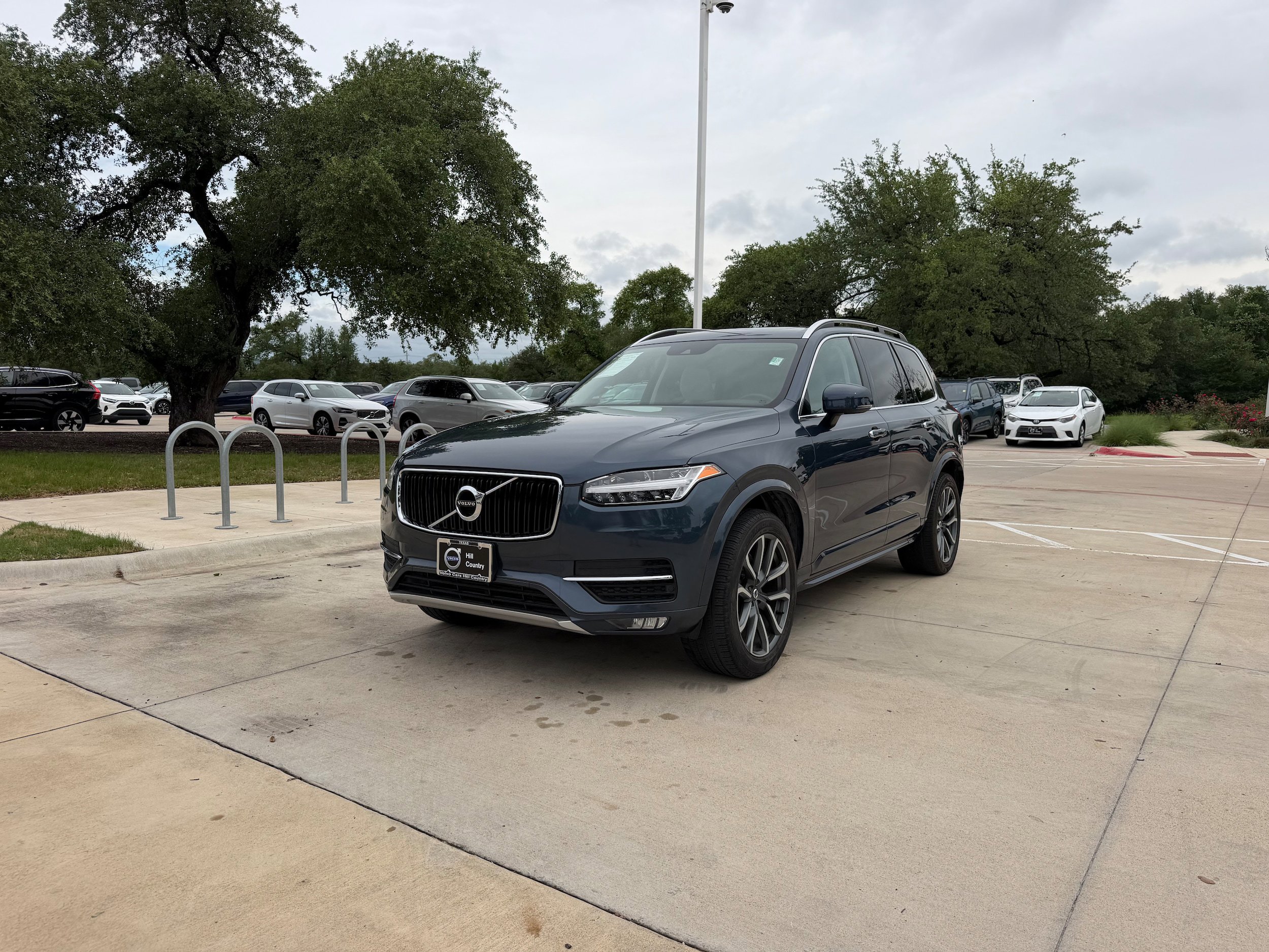 Used 2019 Volvo XC90 T5 Momentum w/ Protection Package Premier FWD image 2