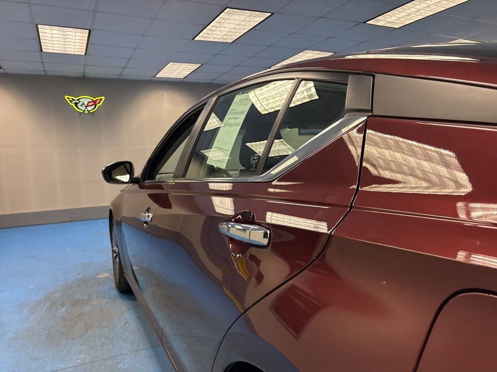 Used 2024 Nissan Altima 2.5 SV FWD image 18