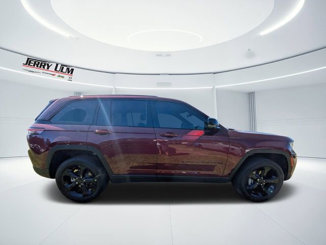 New 2025 Jeep Grand Cherokee Altitude image 2