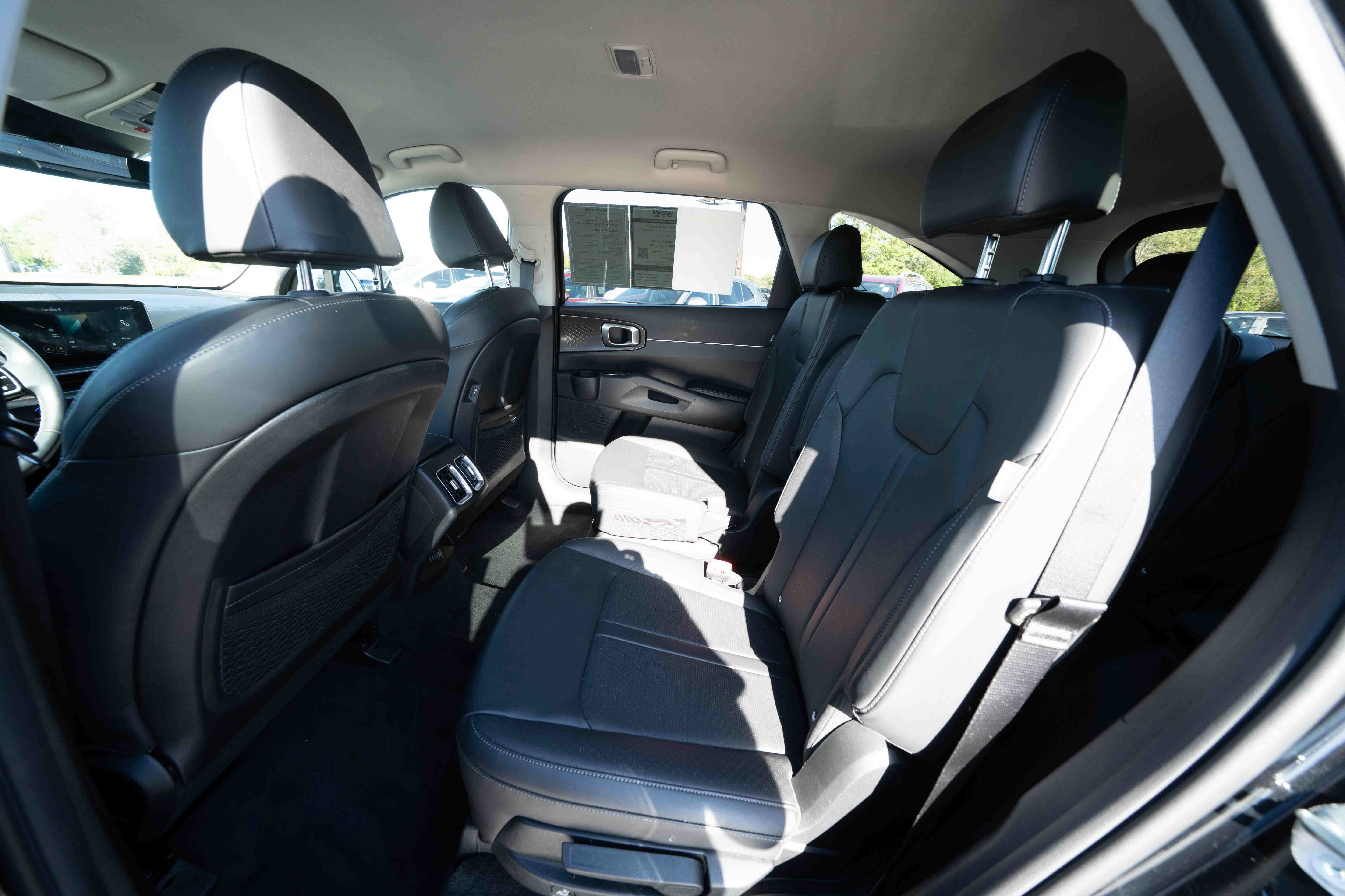 Used 2025 Kia Sorento EX FWD image 23