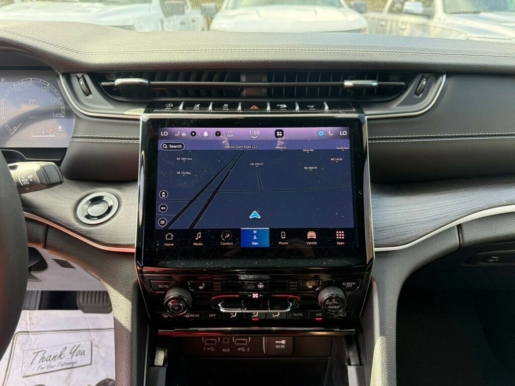 Used 2024 Jeep Grand Cherokee Limited image 6