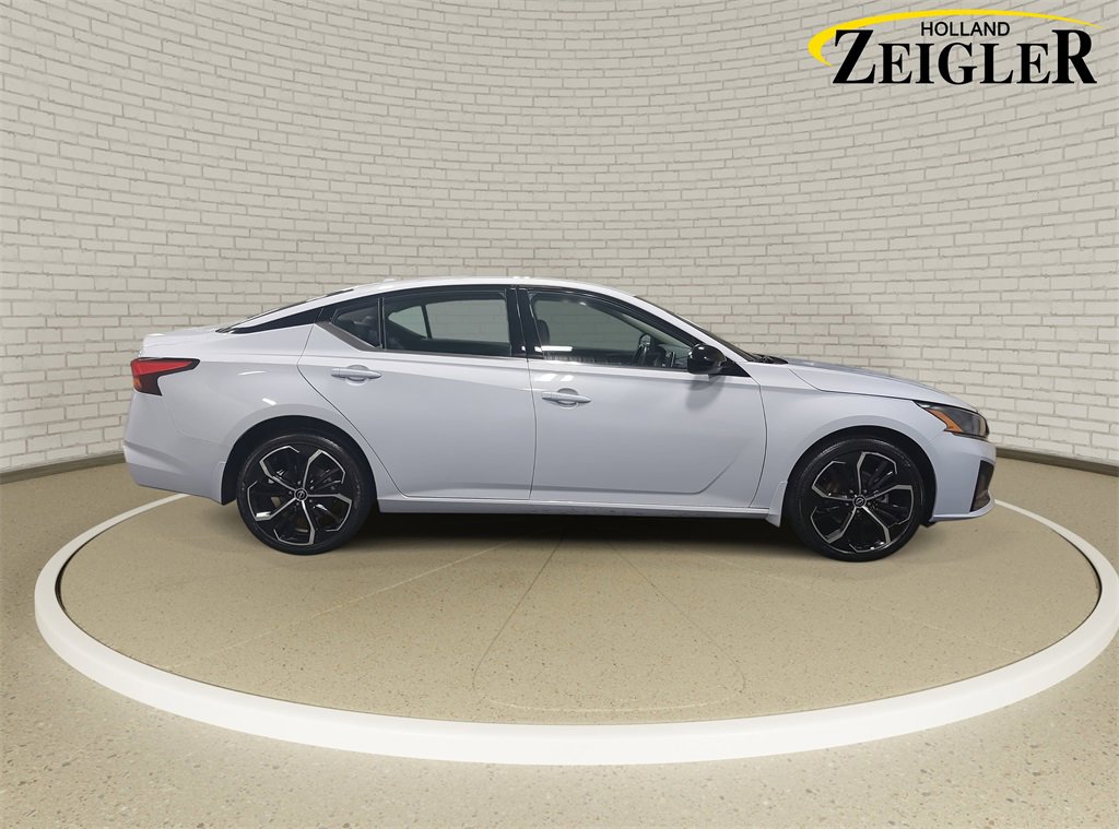 Used 2025 Nissan Altima 2.5 SR image 4