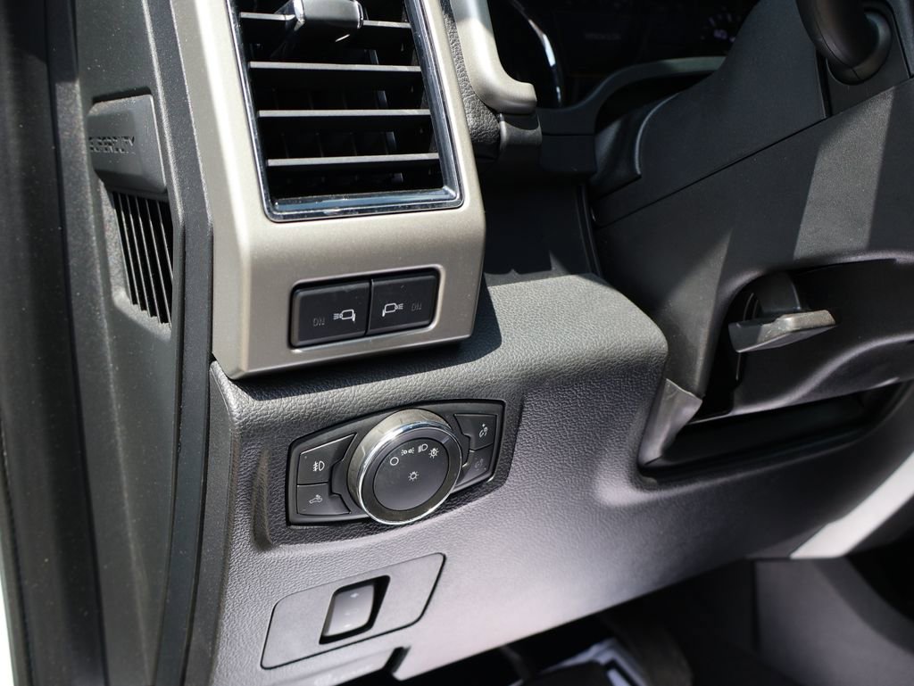 Used 2021 Ford F250 Lariat w/ Lariat Value Package AWD/4WD image 19