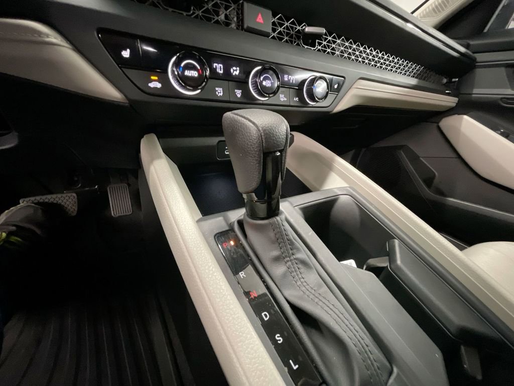 Used 2025 Honda Accord SE image 15