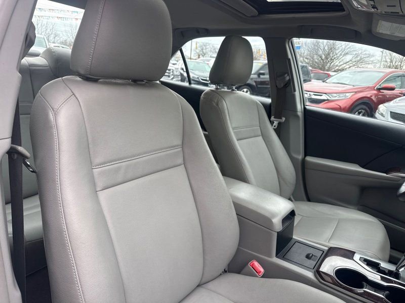 Used 2013 Toyota Camry XLE image 16